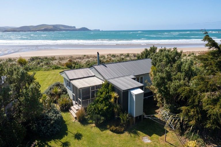 Photo of property in 501 Waikawa Curio Bay Road, Curio Bay, Tokanui, 9884