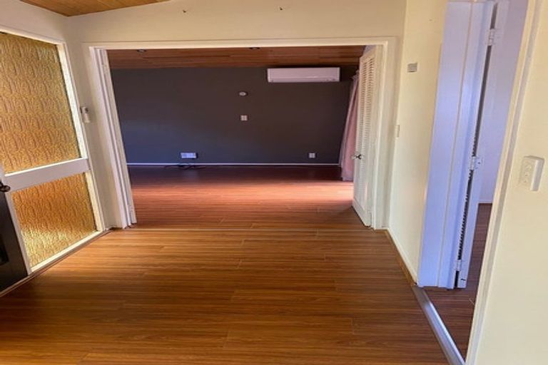 Photo of property in 1/13 Saddleback Rise, Murrays Bay, Auckland, 0630