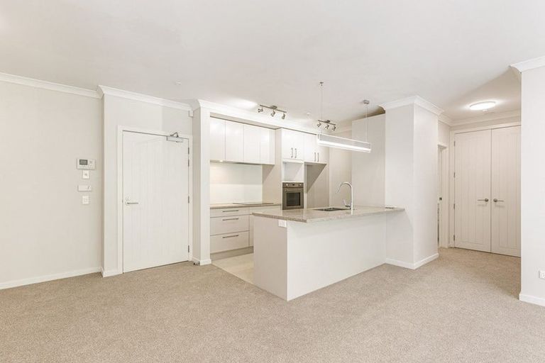 Photo of property in 16 Rewa Rewa Lane, Orewa, 0931