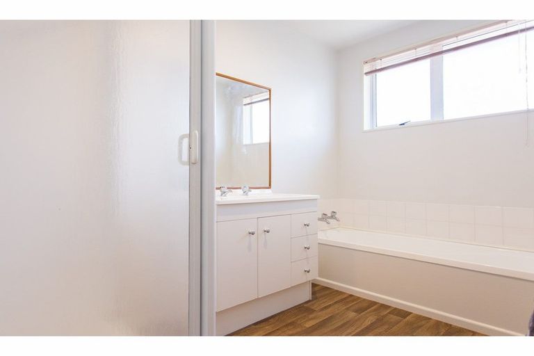 Photo of property in 2/18a Thistledown Place, Woolston, Christchurch, 8062