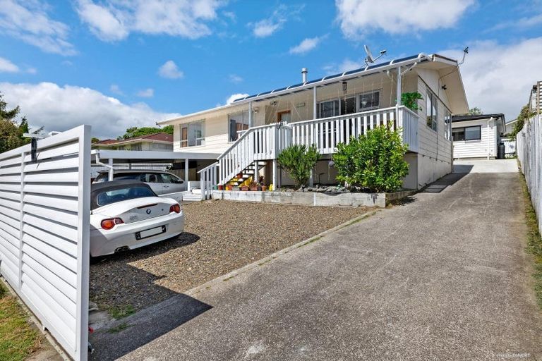 Photo of property in 21 Frobisher Way, Clendon Park, Auckland, 2103