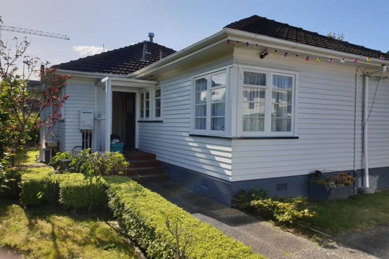 Photo of property in 14 Cornwall Street, Hutt Central, Lower Hutt, 5010
