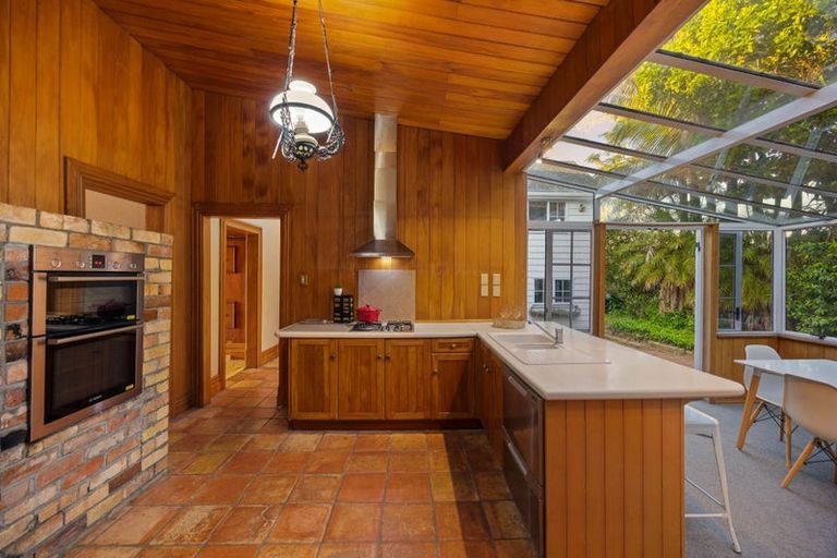 Photo of property in 5 Queen Street, Northcote Point, Auckland, 0627