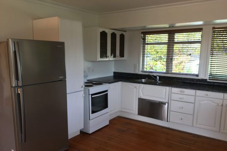 Photo of property in 17 Tauhinu Road, Greenhithe, Auckland, 0632