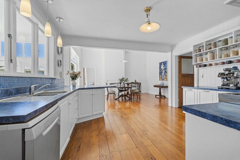 Photo of property in 16 Bracken Street, New Plymouth, 4310