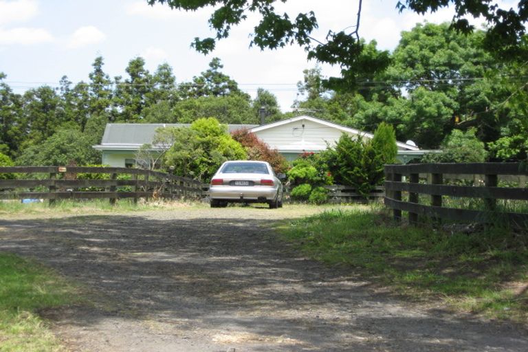 Photo of property in 8 Riverland Road, Kumeu, 0892