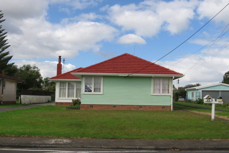 Photo of property in 2/18 Kirrie Avenue, Te Atatu South, Auckland, 0610