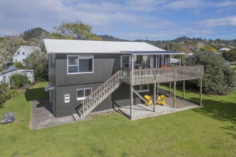 Photo of property in 12 Hardy Place, Cooks Beach, Whitianga, 3591