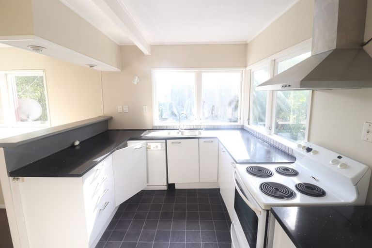 Photo of property in 4 Teviot Place, Totara Vale, Auckland, 0629