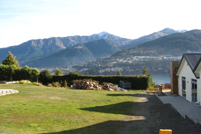 Photo of property in 3 Elizabeth Place, Kelvin Heights, Queenstown, 9300