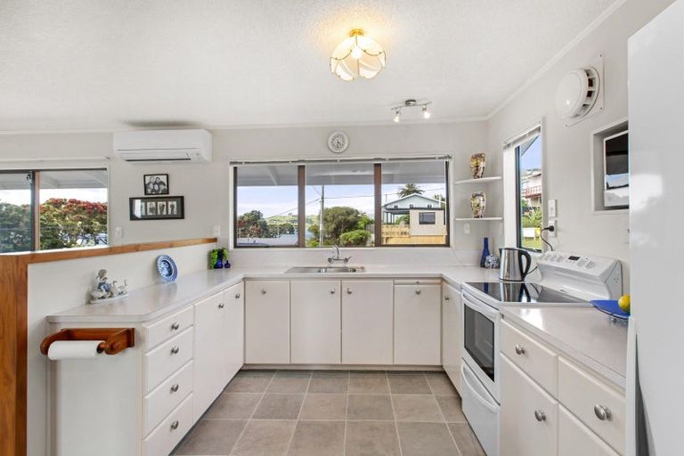 Photo of property in 51 Wallis Street, Raglan, 3225
