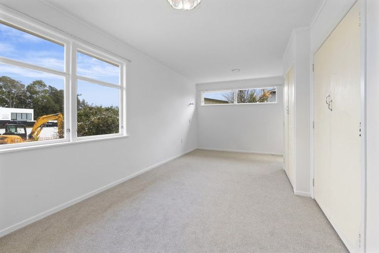 Photo of property in 4 Lyford Crescent, Sunnynook, Auckland, 0620