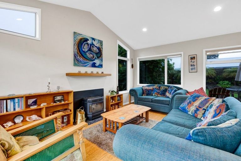 Photo of property in 74 Wairau Road, Oakura, 4314