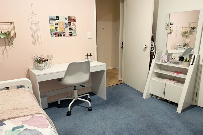 Photo of property in 14 Mandeville Place, Unsworth Heights, Auckland, 0632