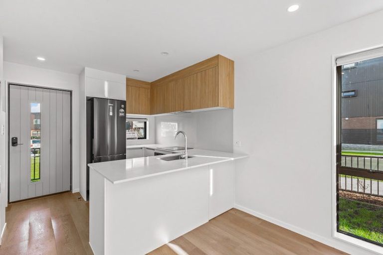 Photo of property in 10/60 Selo Street, Glen Eden, Auckland, 0602