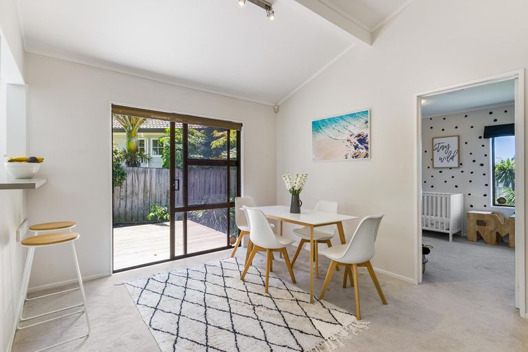 Photo of property in 30 Sandgate Avenue, Botany Downs, Auckland, 2010