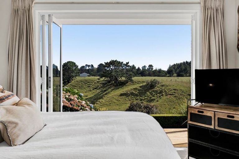 Photo of property in 167 Henwood Road, Paraite, New Plymouth, 4372