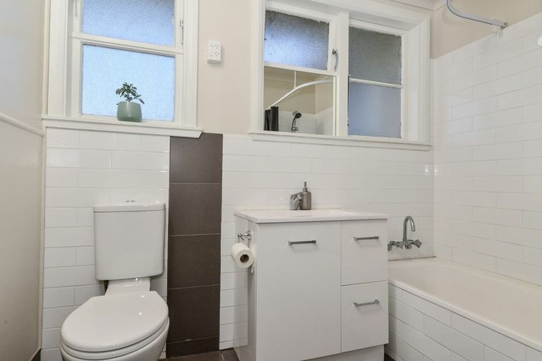 Photo of property in 6 Hume Place, Fairfield, Hamilton, 3214