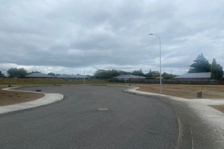 Photo of property in 4 Van Baarle Close, Carterton, 5713