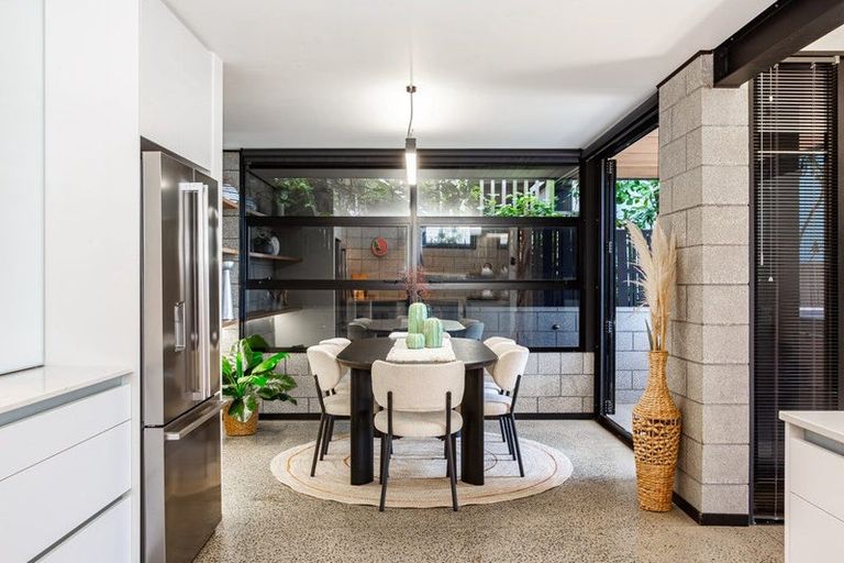 Photo of property in 377a Karaka Bay Road, Karaka Bays, Wellington, 6022