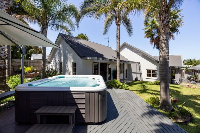 Photo of property in 62 Cairns Crescent, Rototuna, Hamilton, 3210