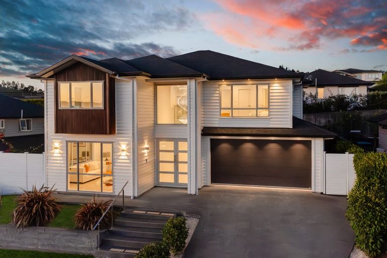 Photo of property in 10 Ian Gordon Lane, Orewa, 0931