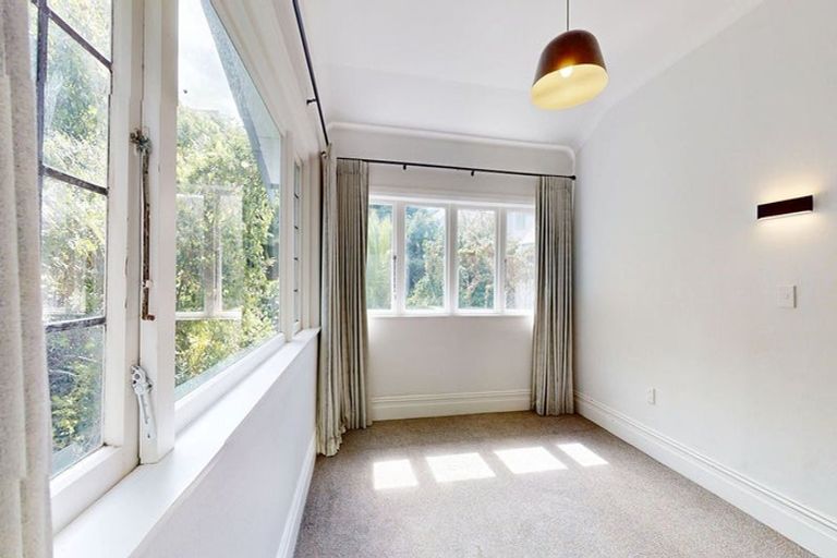 Photo of property in 44 Aurora Terrace, Kelburn, Wellington, 6012