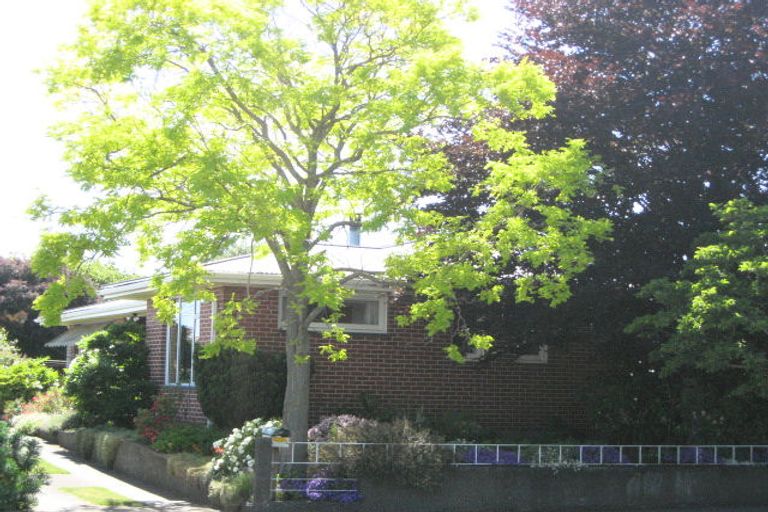 Photo of property in 15 Bickerton Street, Wainoni, Christchurch, 8061