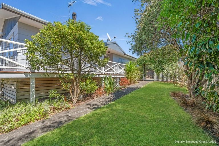 Photo of property in 18 Riverside Drive, Waiuku, 2123