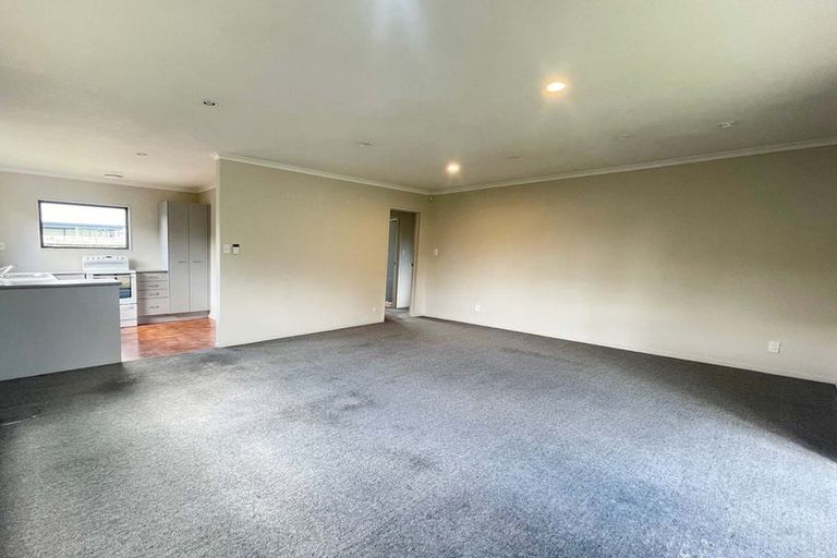 Photo of property in 24 Sutton Crescent, Papakura, 2110