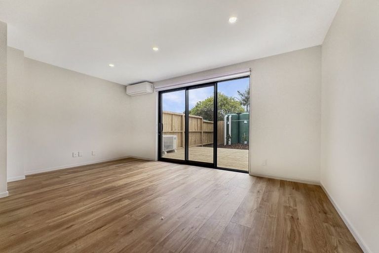 Photo of property in 19c Pavola Grove, Glenfield, Auckland, 0629