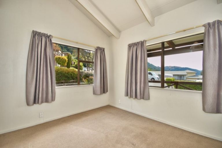 Photo of property in 4a Avalon Crescent, Fernhill, Queenstown, 9300