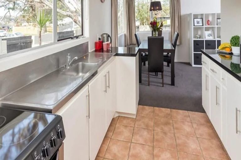 Photo of property in 18 Blanche Way, Half Moon Bay, Auckland, 2012