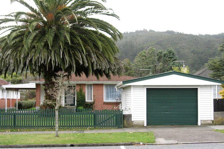 Photo of property in 63 Glen Road, Stokes Valley, Lower Hutt, 5019