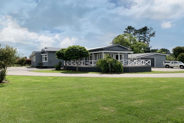 Photo of property in 339 Waitakere Road, Taupaki, Henderson, 0782