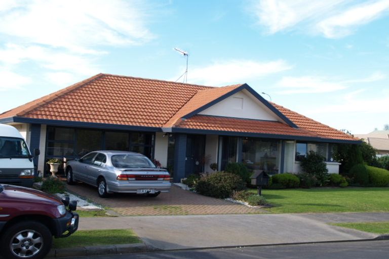 Photo of property in 2/1 Amadeus Place, Northpark, Auckland, 2013