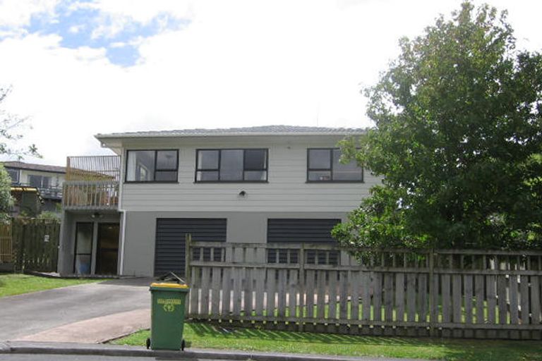 Photo of property in 24 Tetrarch Place, Totara Vale, Auckland, 0629