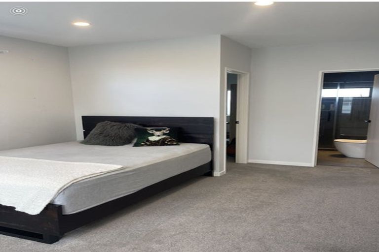 Photo of property in 25b Kiteroa Terrace, Rothesay Bay, Auckland, 0630