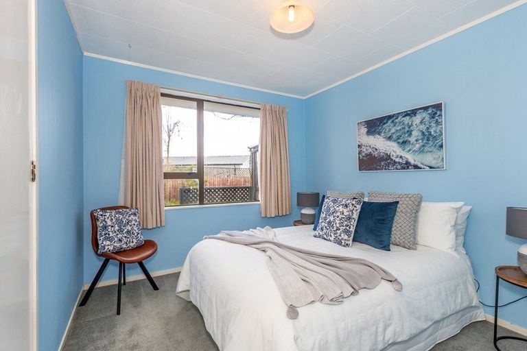 Photo of property in 17 Burnridge Place, Belfast, Christchurch, 8051