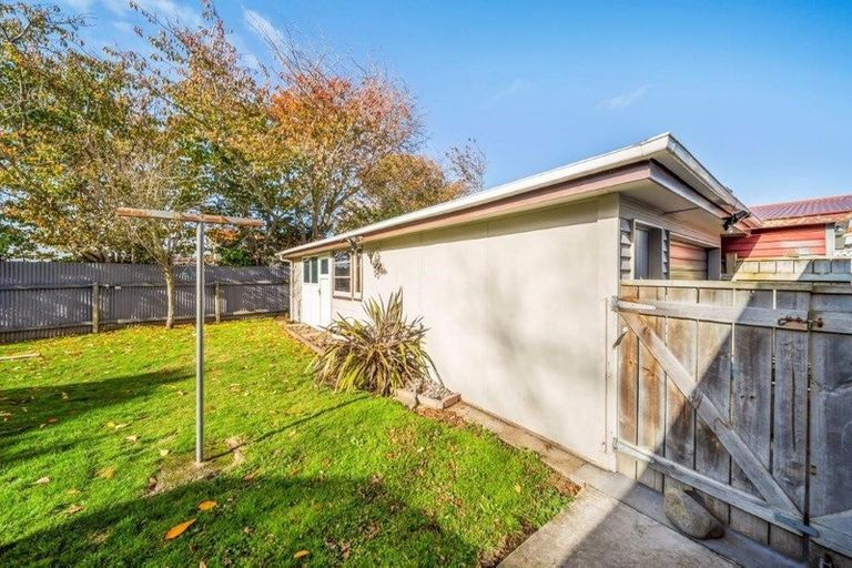 Photo of property in 16 Caplen Street, Hawera, 4610