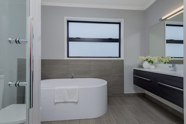 Photo of property in 22 Korako Drive, Kumeu, 0810