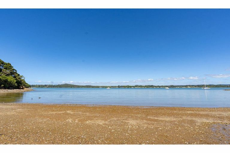 Photo of property in 2 Doves Bay Road, Kerikeri, 0294