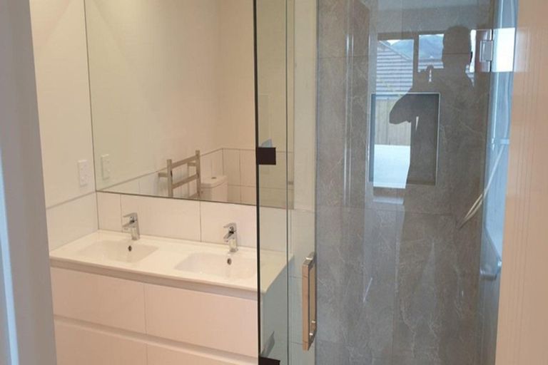 Photo of property in 10 James Elliot Way, Pokeno, 2402