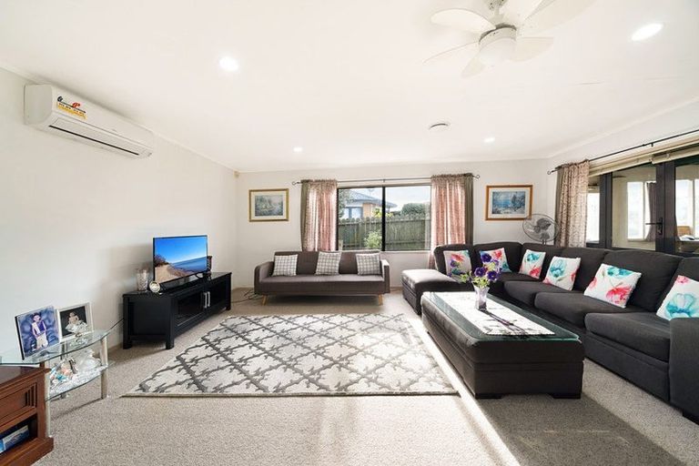 Photo of property in 12 Palmer Avenue, Glen Eden, Auckland, 0602