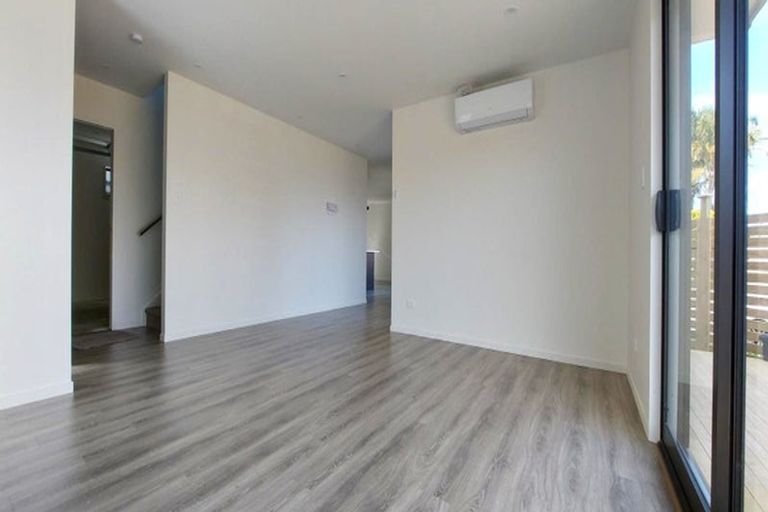 Photo of property in 20a Mackenzie Street, Te Atatu South, Auckland, 0610