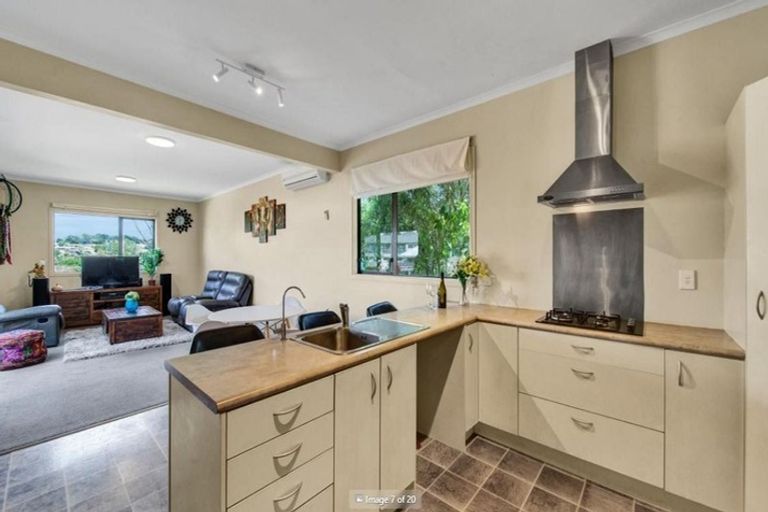 Photo of property in 28 Maratahu Street, Westown, New Plymouth, 4310