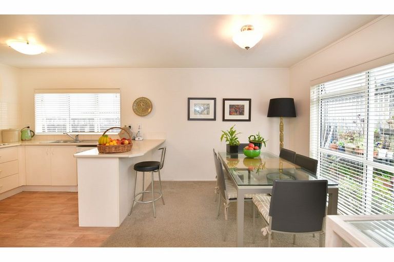 Photo of property in 8 Chalmers Close, Orewa, 0931