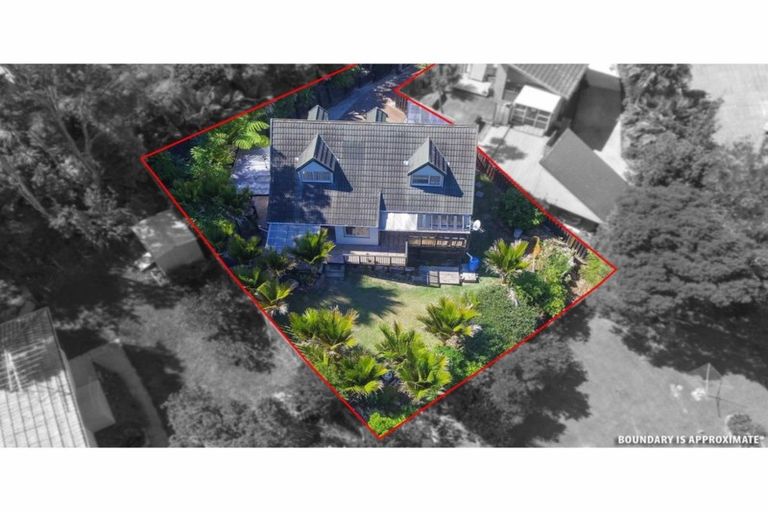 Photo of property in 1/18 Teviot Place, Totara Vale, Auckland, 0629