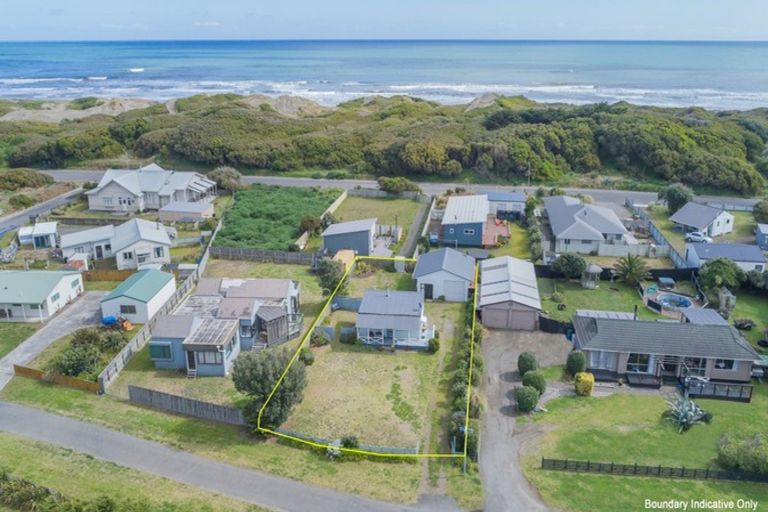 Photo of property in 10 Mahuri Street, Himatangi Beach, Foxton, 4891