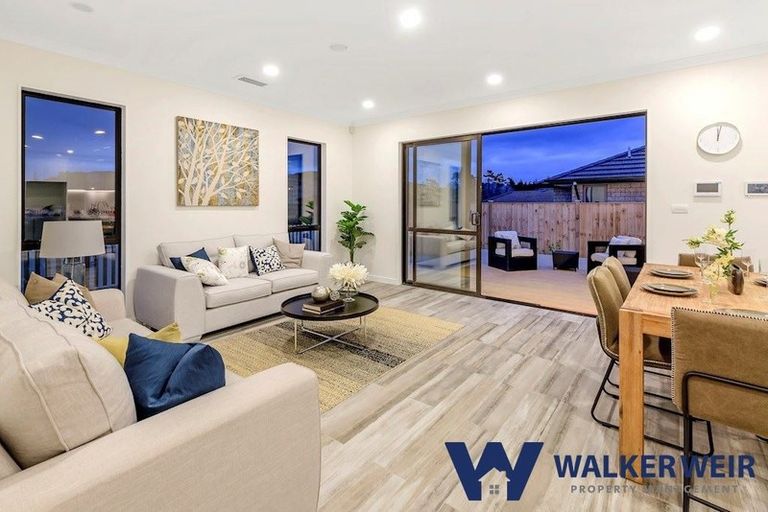 Photo of property in 19 Syd Grant Crescent, Orewa, 0931